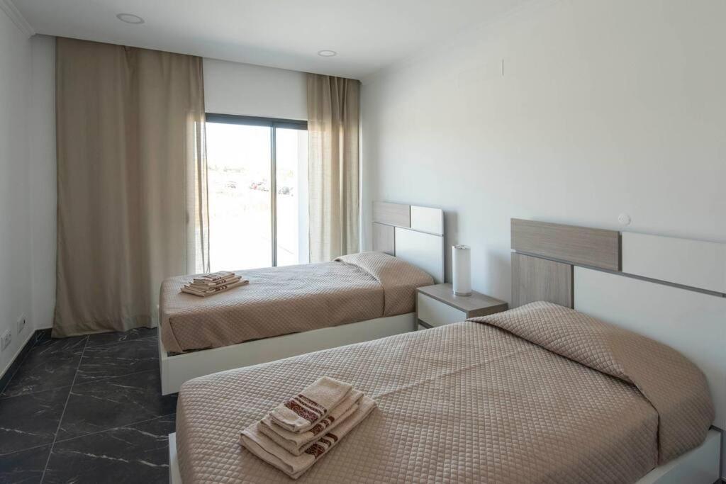 Sunset House Apartment Вила до Биспо Екстериор снимка
